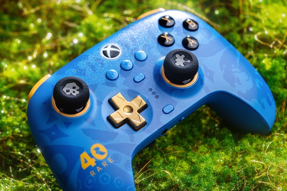 The silicone stick caps are designed to offer better grip/control.