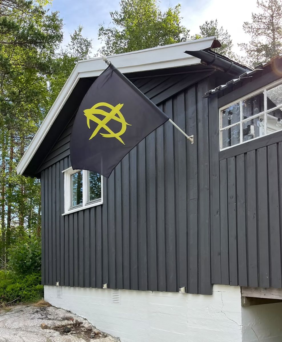 An anarchist flag flies over a Liberstad residence.