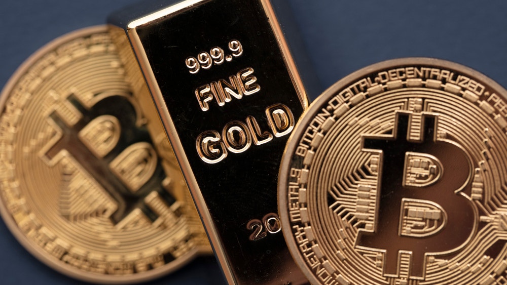 Bitcoin’s $135K Year-End Target: Stockton’s Forecast & the Gold Divide