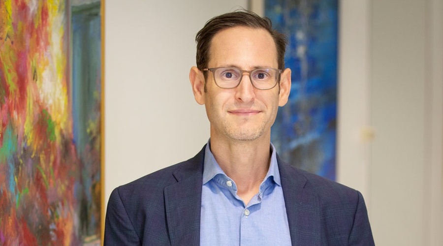 Oracle’s Ascent: 420% Crypto Forecast