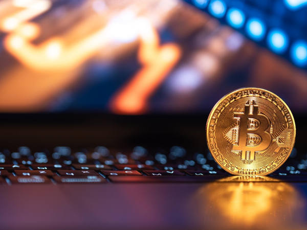 Uniswap Dips as CoinDesk 20 Drops: Crypto News Flash