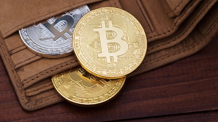 Decade-Dormant Bitcoin Wallets Unleash $40 Million: A Rare Move Away from Exchanges