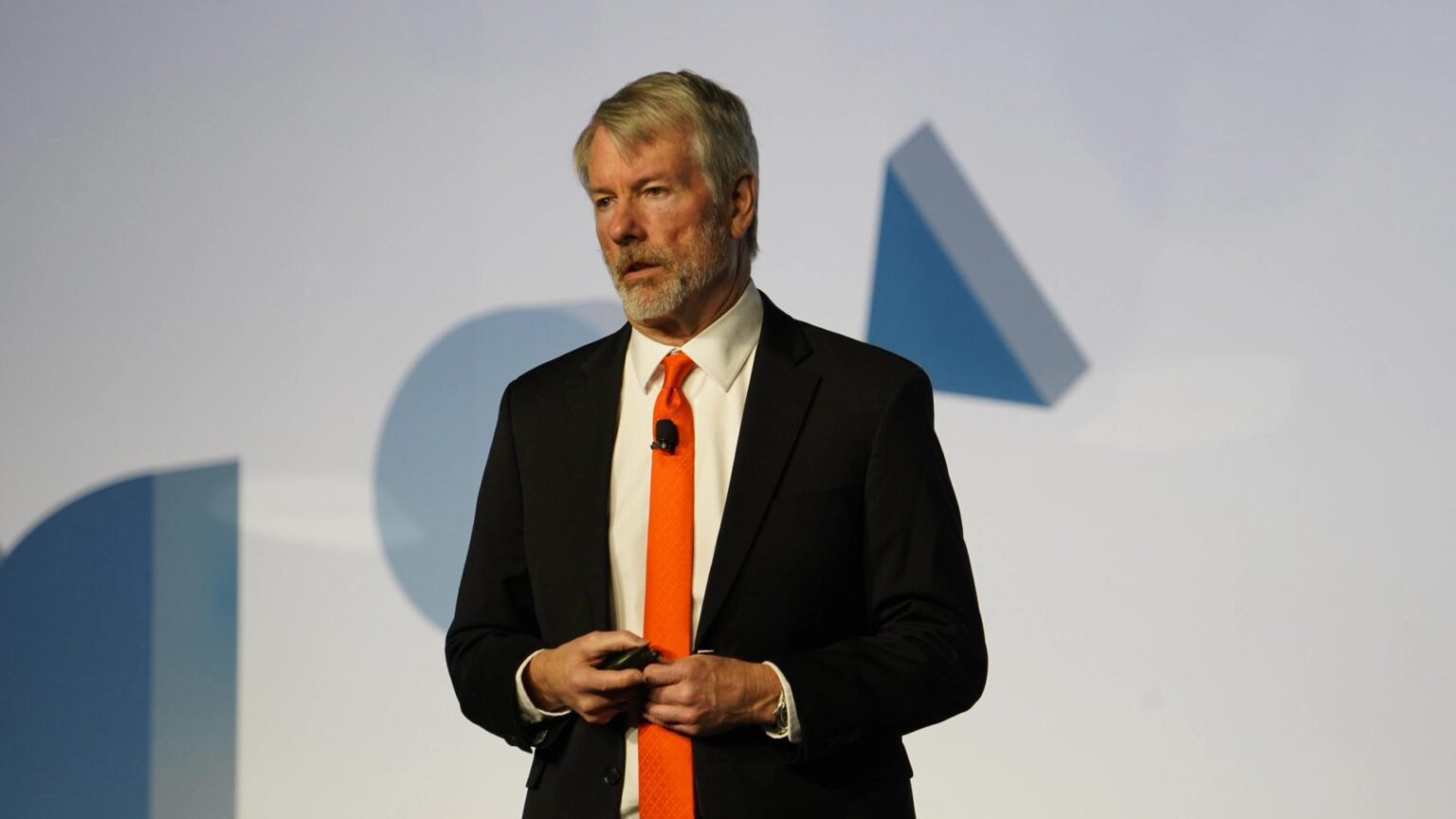 Bitcoin’s Resilience: MSTR’s Saylor Stands Firm